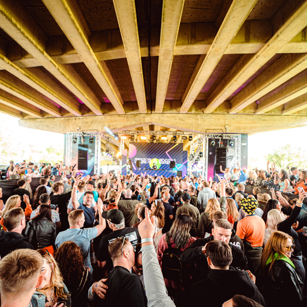 600under-the-bridge-various-58